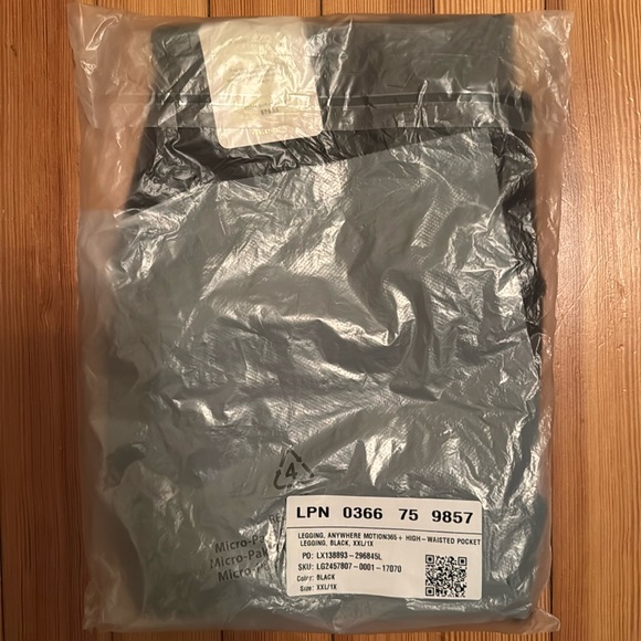 NWT FABLETICS 1X / XXL ANYWHERE MOTION365+ HIGH-WAISTED POCKET LEGGING - Picture 5 of 7